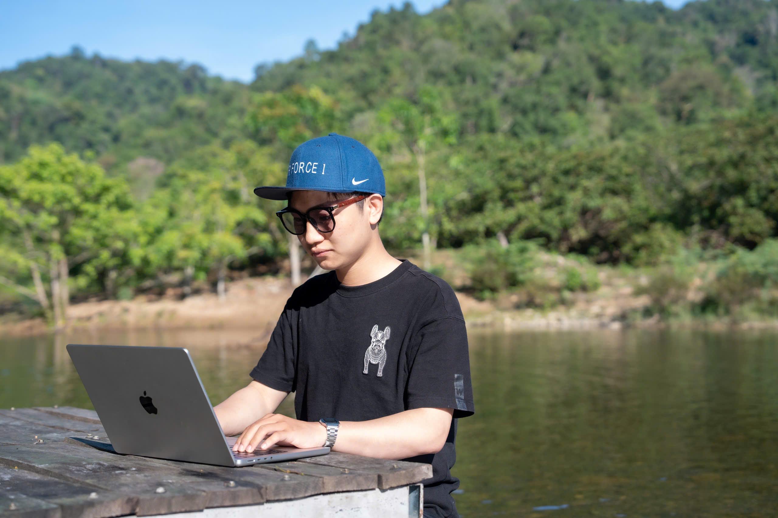 A Frontend Developer's Retreat: Navigating Suoi La Ngau with Management
